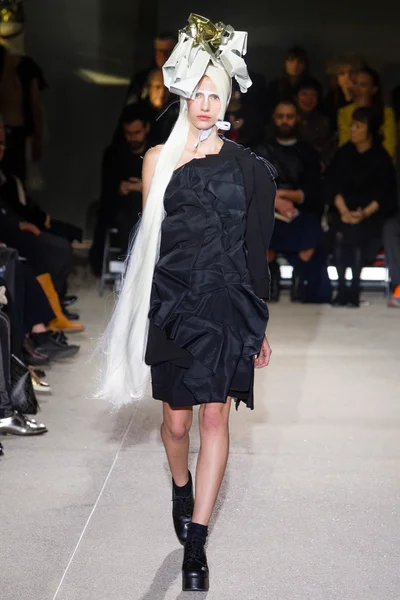 Look 18